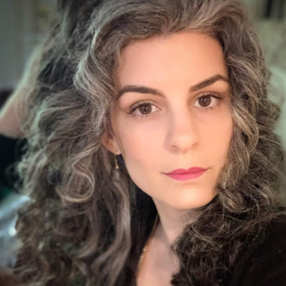Meet your Posher, Danielle renée